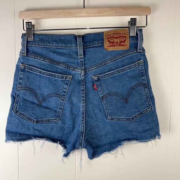 Levi’s high rise cut off Jean shorts‎ - Picture 2 of 7